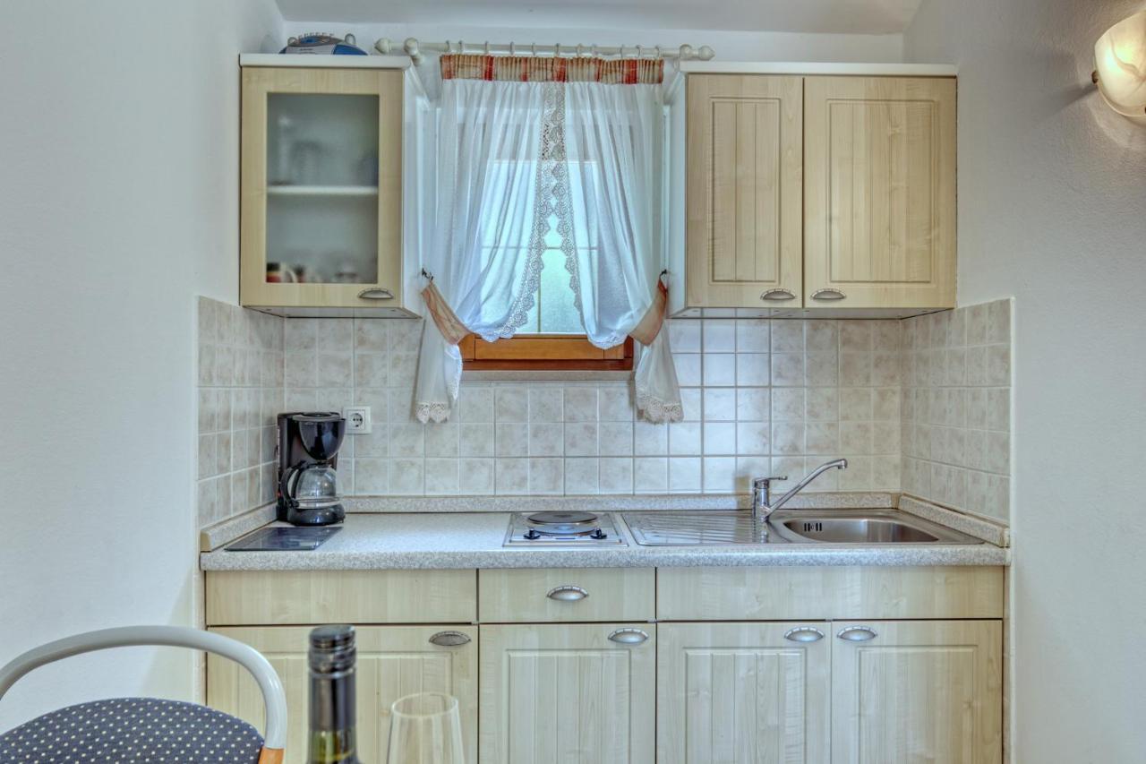 Apartmets Slavica 1644 Banjole Exteriör bild