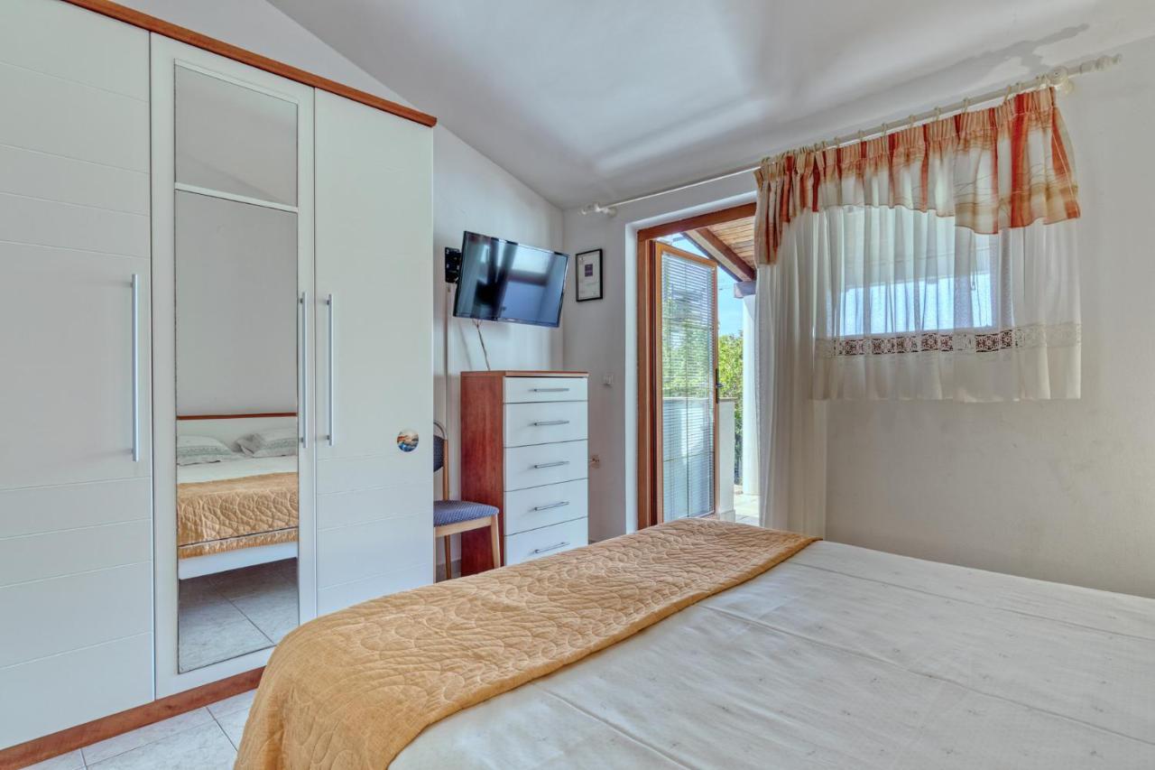 Apartmets Slavica 1644 Banjole Exteriör bild