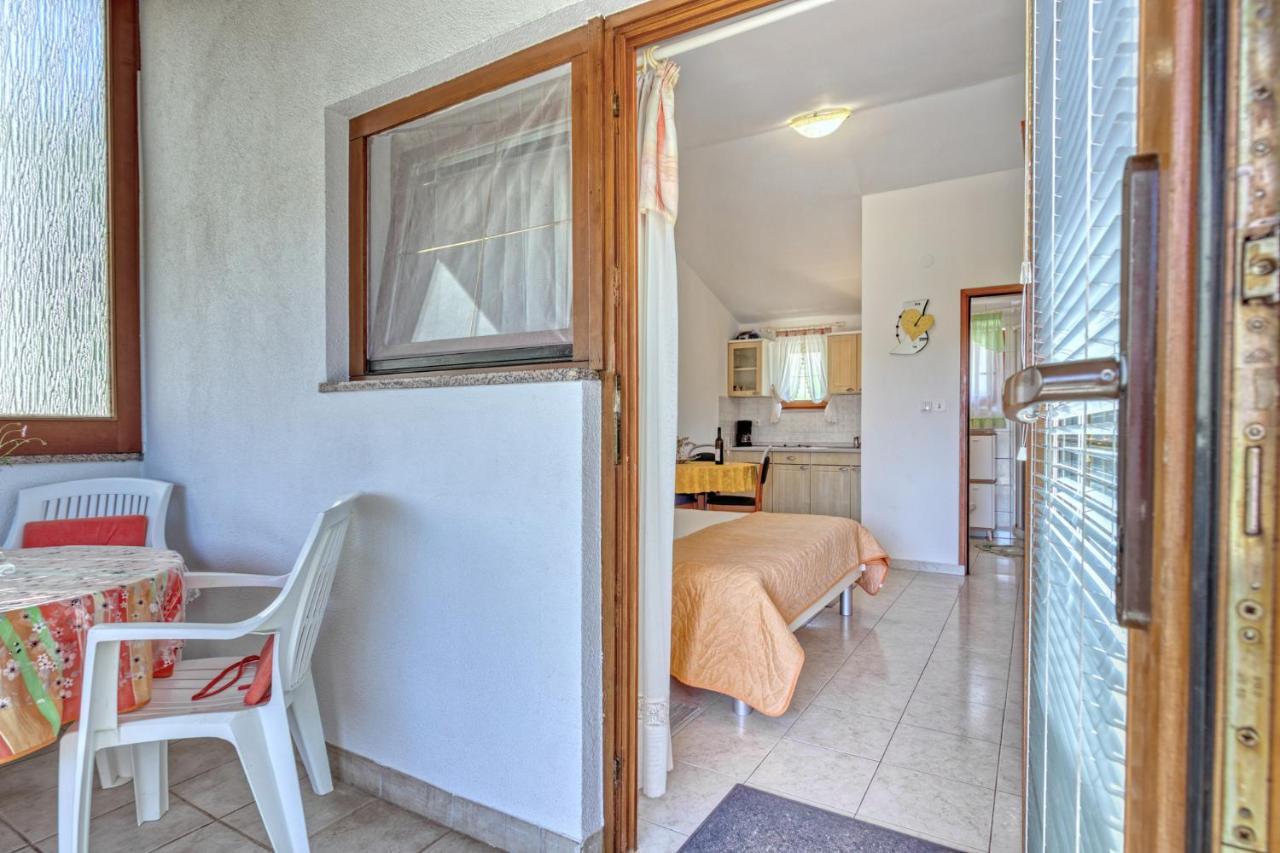 Apartmets Slavica 1644 Banjole Exteriör bild