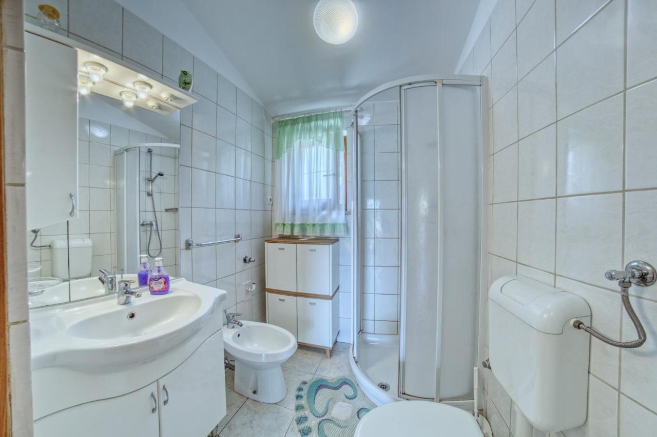 Apartmets Slavica 1644 Banjole Exteriör bild