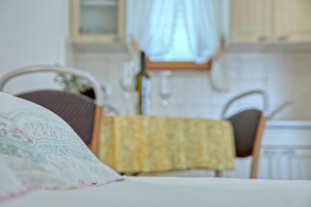 Apartmets Slavica 1644 Banjole Exteriör bild