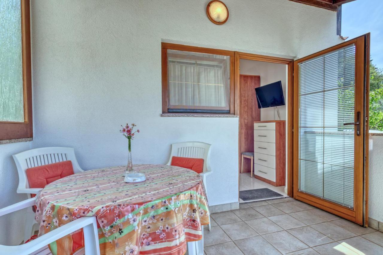 Apartmets Slavica 1644 Banjole Exteriör bild