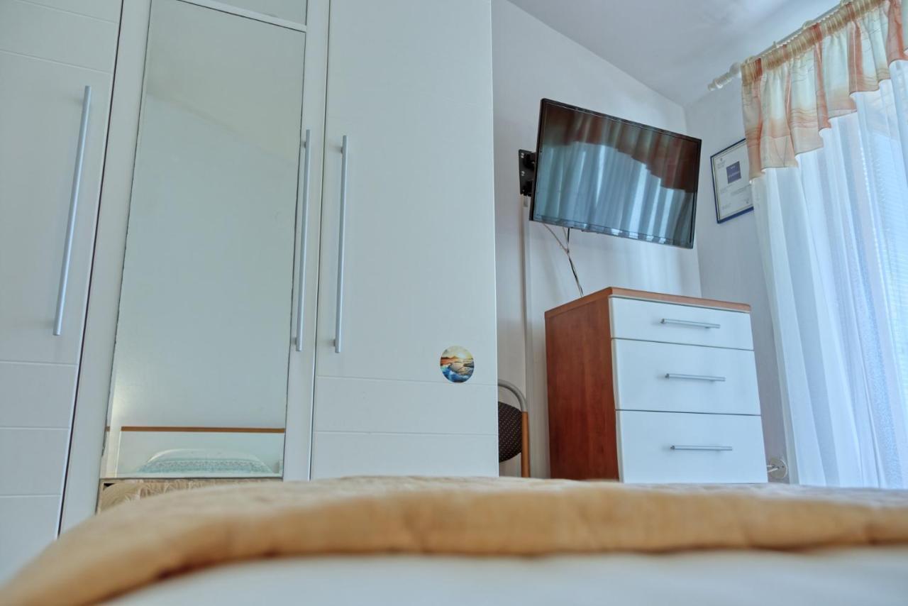 Apartmets Slavica 1644 Banjole Exteriör bild