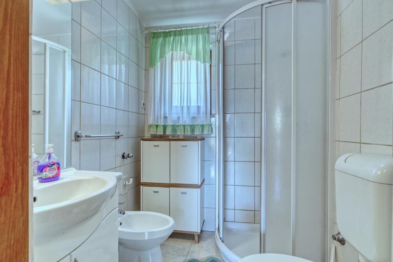 Apartmets Slavica 1644 Banjole Exteriör bild